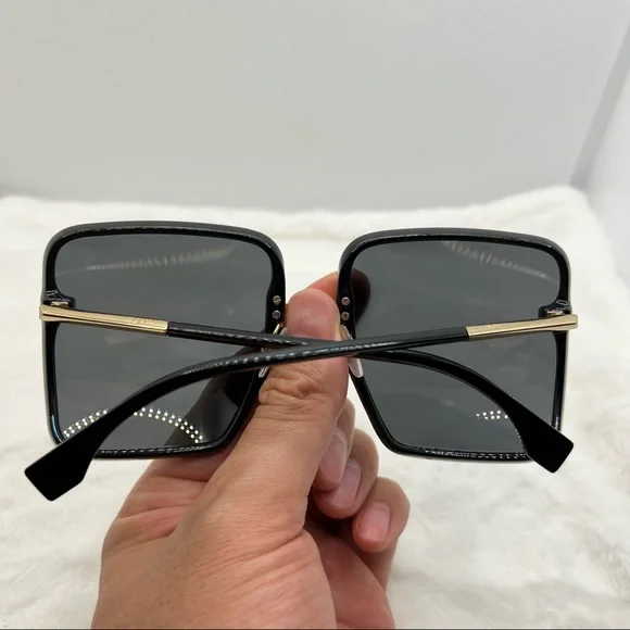 NWT Authentic Fendi Oversized Square Sunglasses Black Sunglasses display picture 2